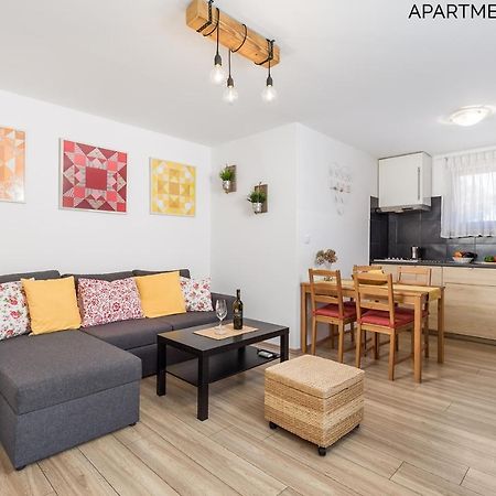 Apartments Alyss Laurana Esterno foto