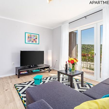 Apartments Alyss Laurana Esterno foto
