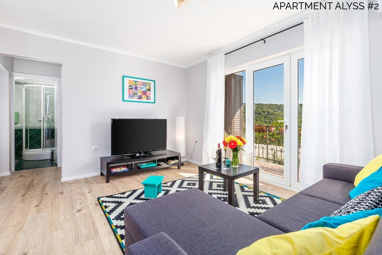 Apartments Alyss Laurana Esterno foto