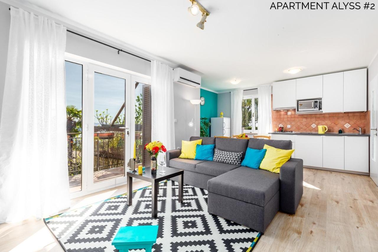 Apartments Alyss Laurana Esterno foto