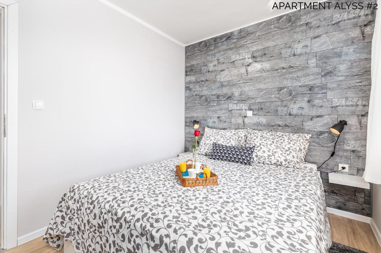 Apartments Alyss Laurana Esterno foto