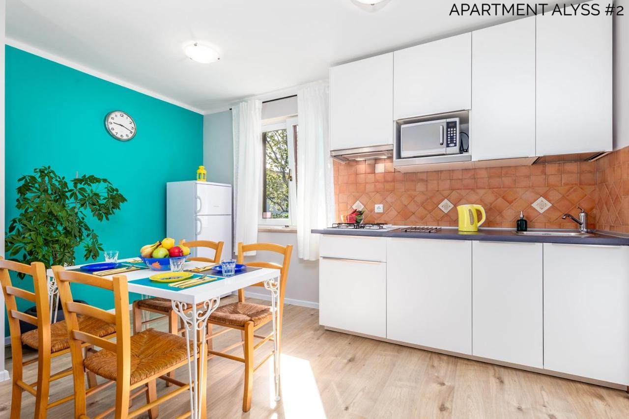 Apartments Alyss Laurana Esterno foto