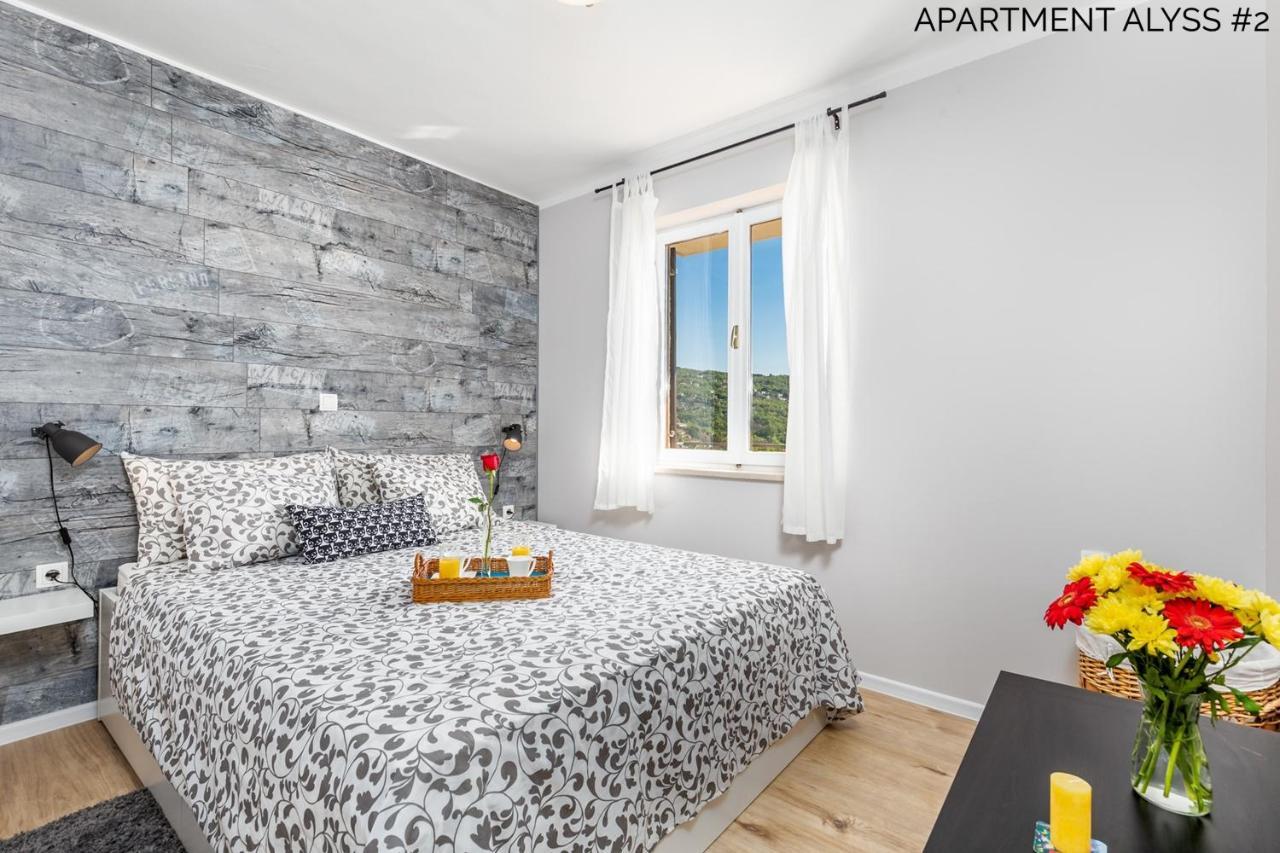 Apartments Alyss Laurana Esterno foto